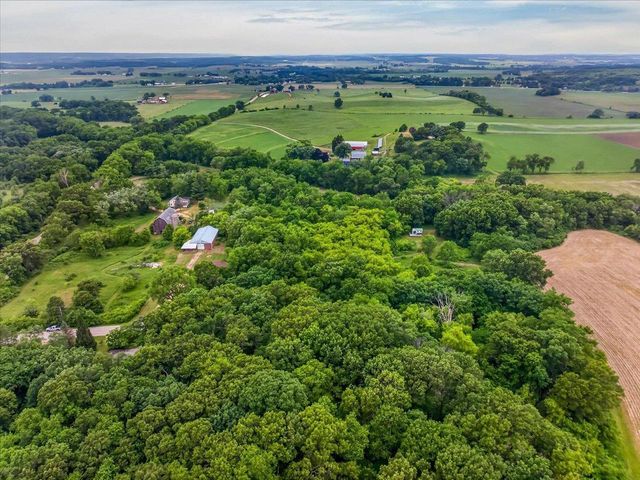 1397 Sayles Trail, Belleville, WI 53508