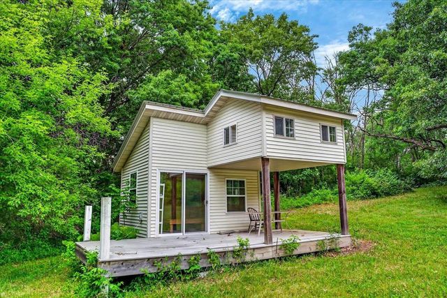 1397 Sayles Trail, Belleville, WI 53508