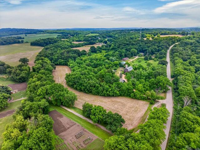 1397 Sayles Trail, Belleville, WI 53508