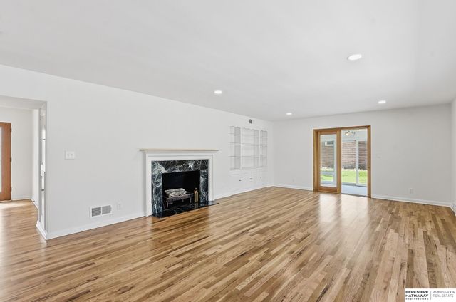 1116 Loveland Drive, Omaha, NE 68124