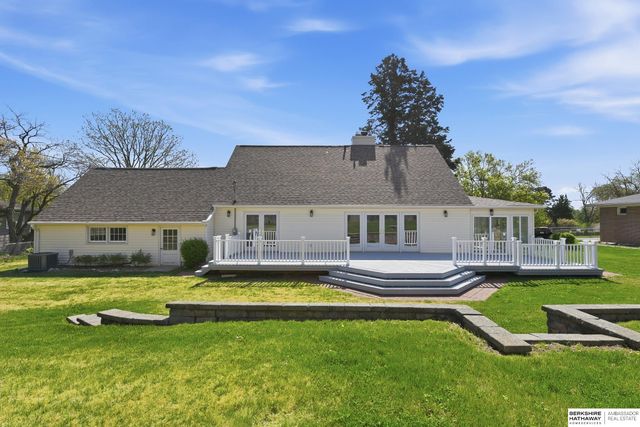 1116 Loveland Drive, Omaha, NE 68124