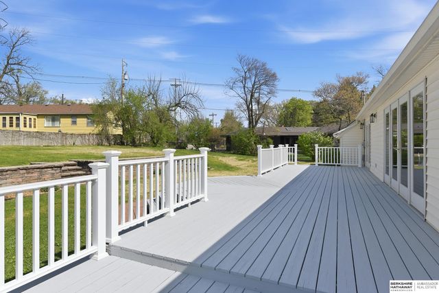 1116 Loveland Drive, Omaha, NE 68124
