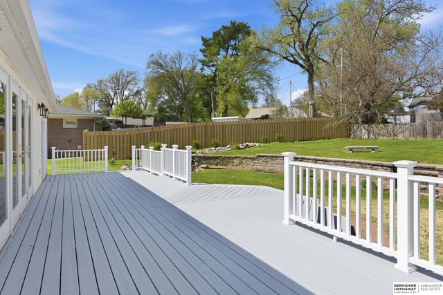 1116 Loveland Drive, Omaha, NE 68124