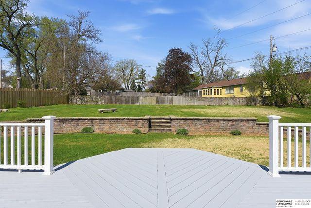 1116 Loveland Drive, Omaha, NE 68124