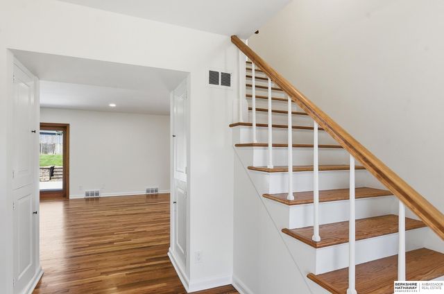 1116 Loveland Drive, Omaha, NE 68124
