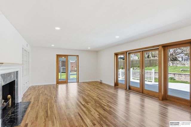 1116 Loveland Drive, Omaha, NE 68124