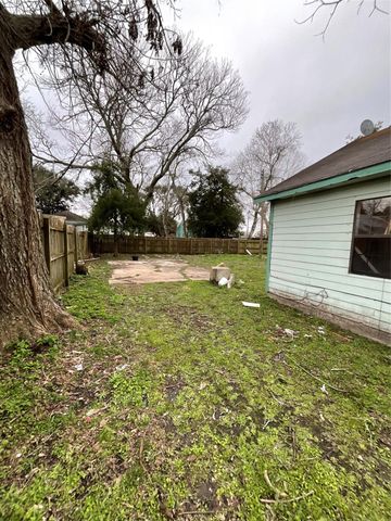 624 Rosedale Street, La Marque, TX 77568