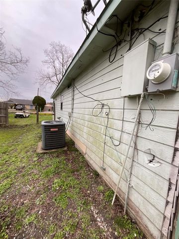624 Rosedale Street, La Marque, TX 77568