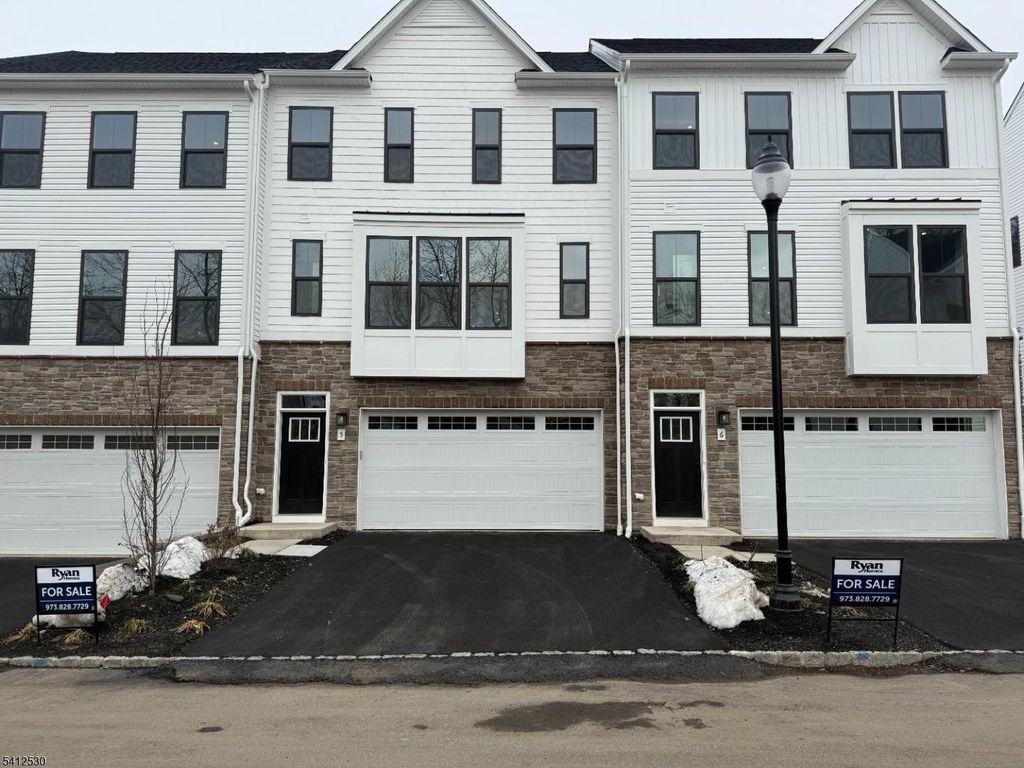 4 Lafayette Ln, Montville Twp., NJ 07082