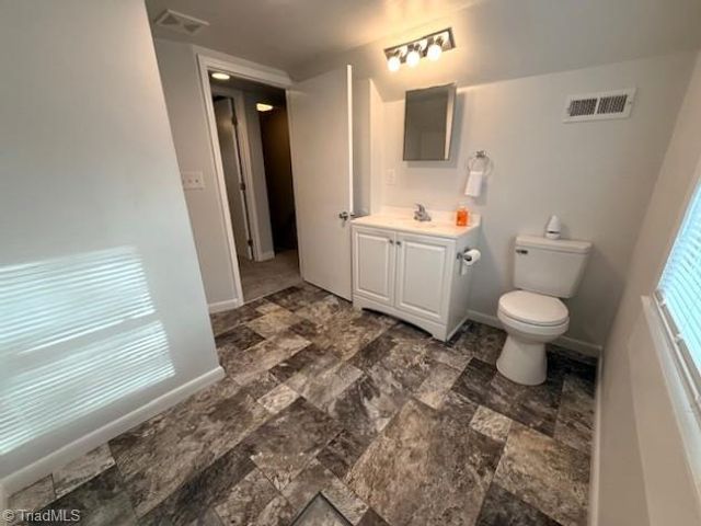 1301 Summit Avenue, Greensboro, NC 27405