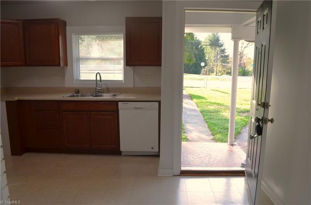 1301 Summit Avenue, Greensboro, NC 27405