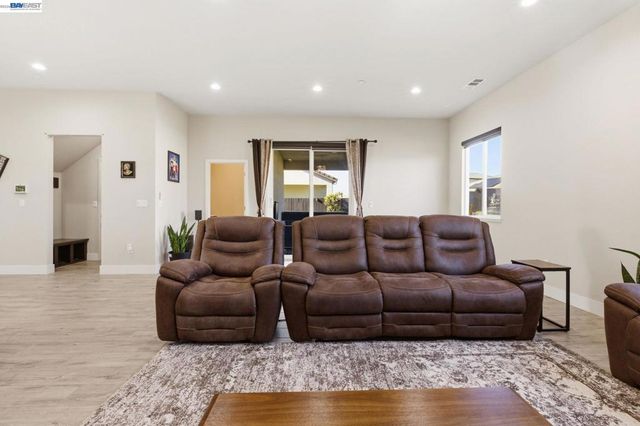 2394 Bharvani Ave, Manteca, CA 95337