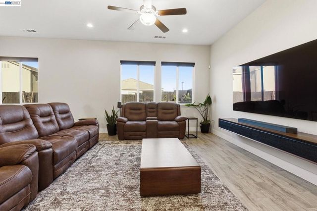 2394 Bharvani Ave, Manteca, CA 95337