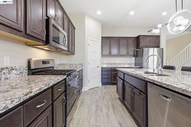 2394 Bharvani Ave, Manteca, CA 95337