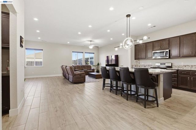 2394 Bharvani Ave, Manteca, CA 95337