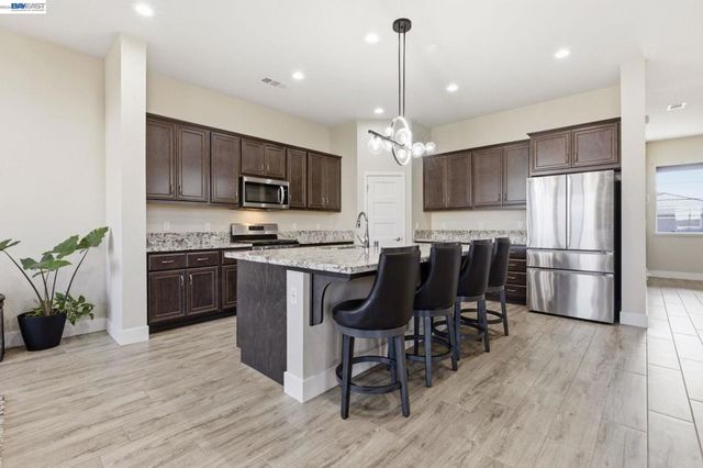 2394 Bharvani Ave, Manteca, CA 95337