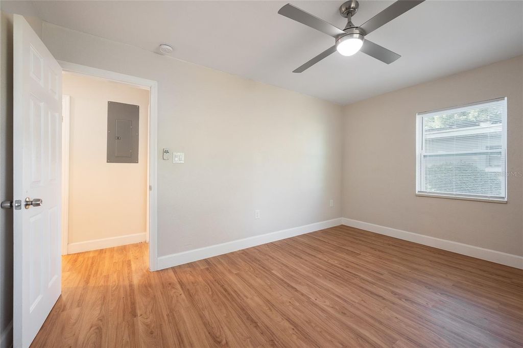 Image 17 of property listing at 944 NEUSE AVENUE, Orlando, FL 32804