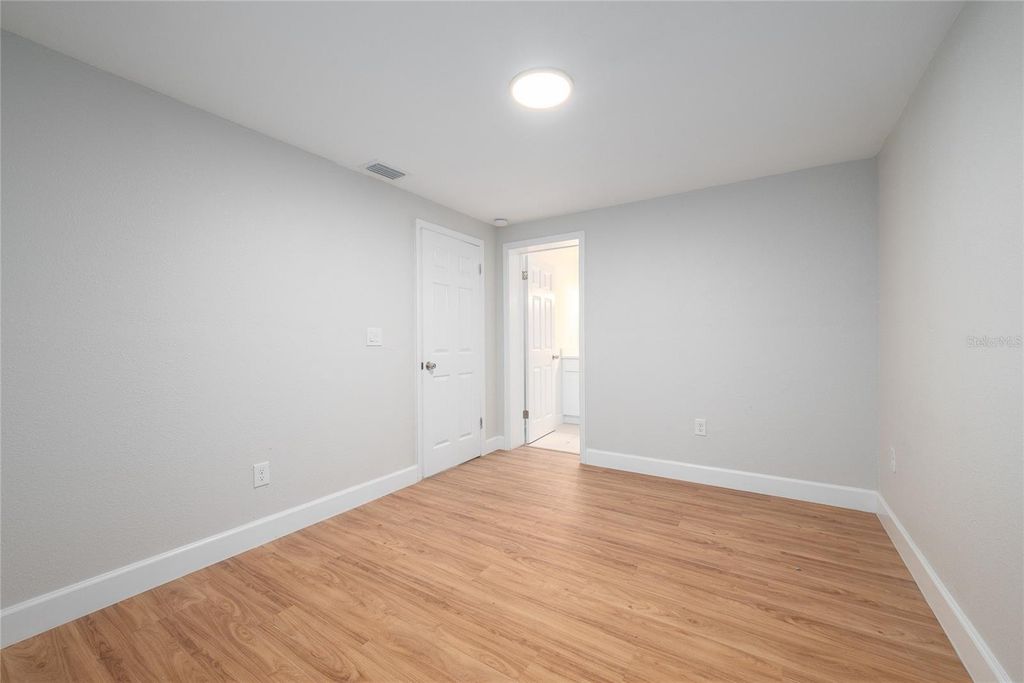 Image 20 of property listing at 944 NEUSE AVENUE, Orlando, FL 32804