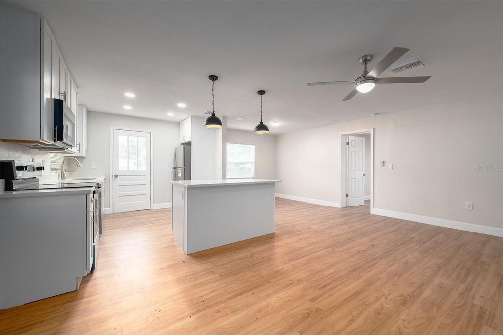 Image 3 of property listing at 944 NEUSE AVENUE, Orlando, FL 32804