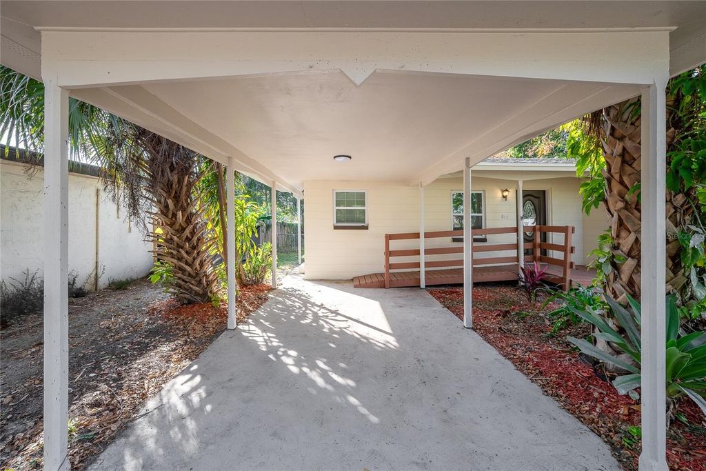 Image 23 of property listing at 944 NEUSE AVENUE, Orlando, FL 32804