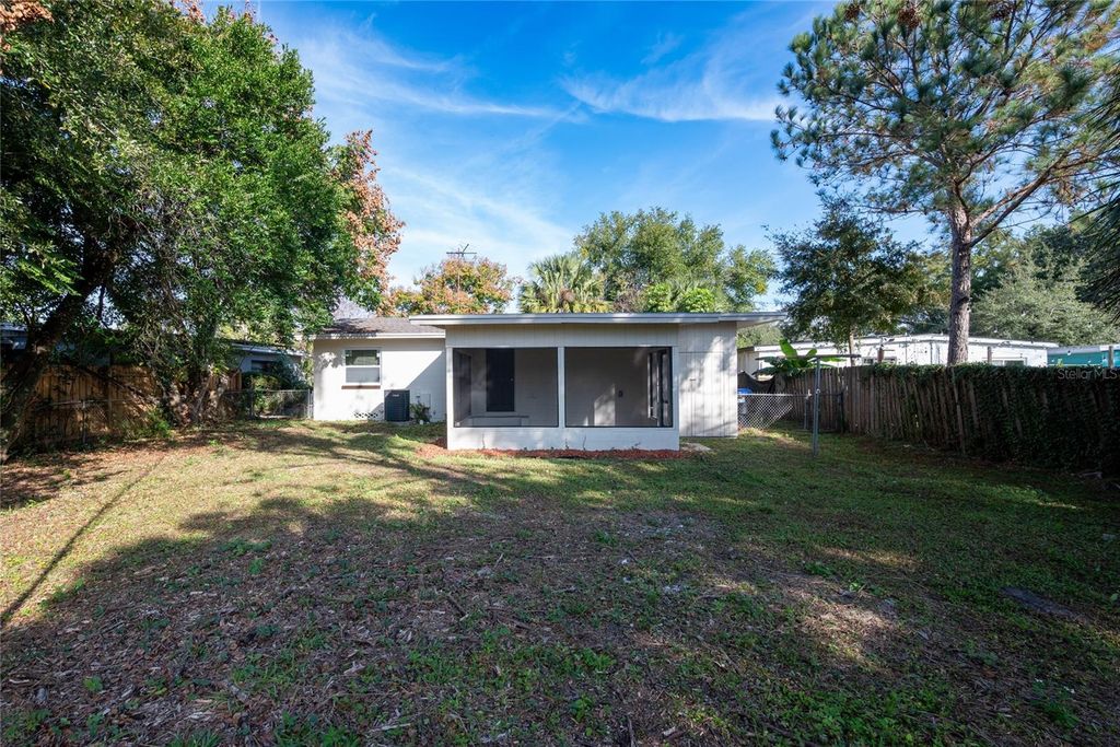 Image 28 of property listing at 944 NEUSE AVENUE, Orlando, FL 32804