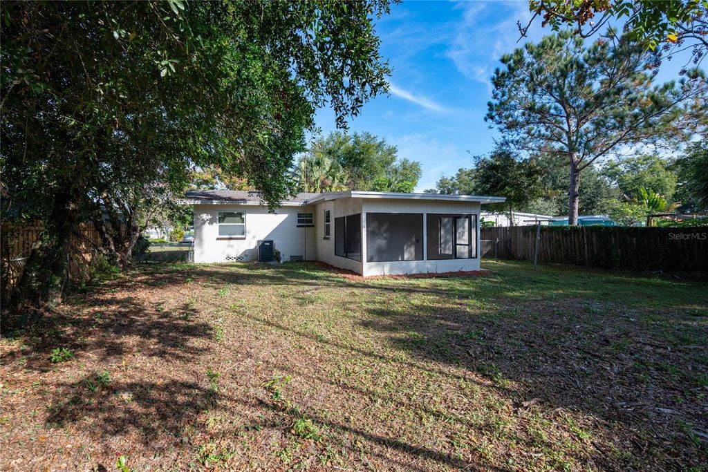 Image 29 of property listing at 944 NEUSE AVENUE, Orlando, FL 32804