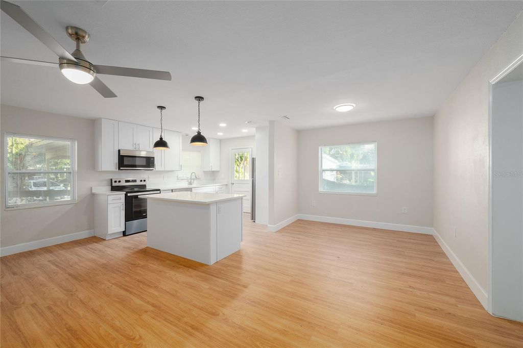 Image 6 of property listing at 944 NEUSE AVENUE, Orlando, FL 32804