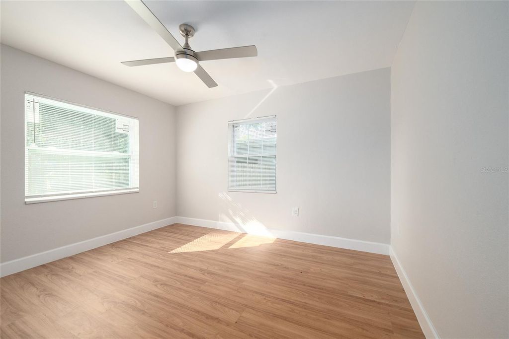 Image 10 of property listing at 944 NEUSE AVENUE, Orlando, FL 32804