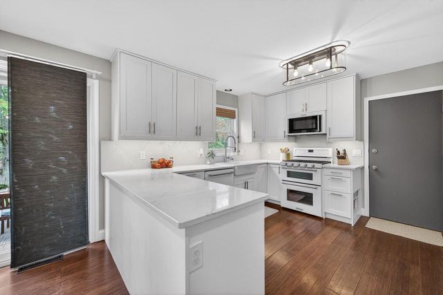 1 Eastbourne Circle, Madison, WI 53717