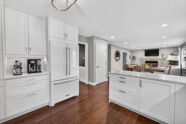1 Eastbourne Circle, Madison, WI 53717