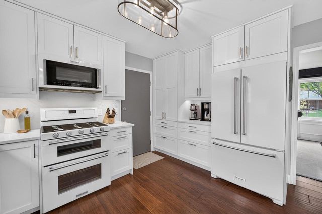 1 Eastbourne Circle, Madison, WI 53717