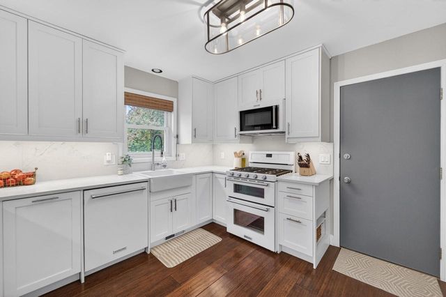1 Eastbourne Circle, Madison, WI 53717