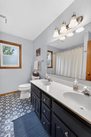 1 Eastbourne Circle, Madison, WI 53717