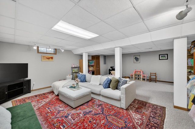1 Eastbourne Circle, Madison, WI 53717