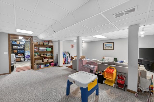 1 Eastbourne Circle, Madison, WI 53717