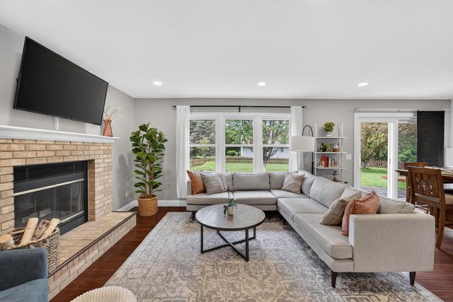 1 Eastbourne Circle, Madison, WI 53717