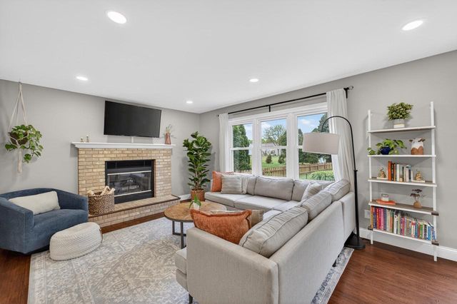 1 Eastbourne Circle, Madison, WI 53717