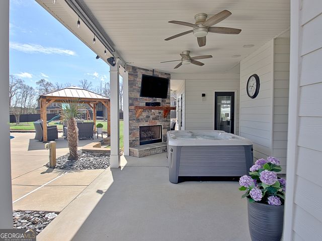 135 Owens Path, Senoia, GA 30276