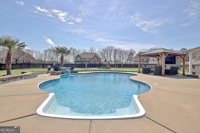 135 Owens Path, Senoia, GA 30276