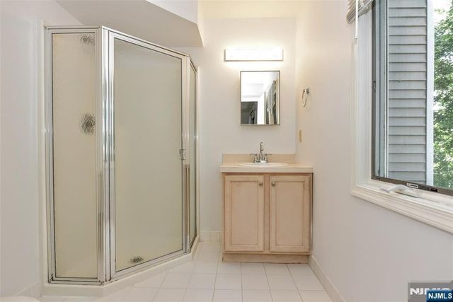 125 Orchard Park, Allendale, NJ 07401