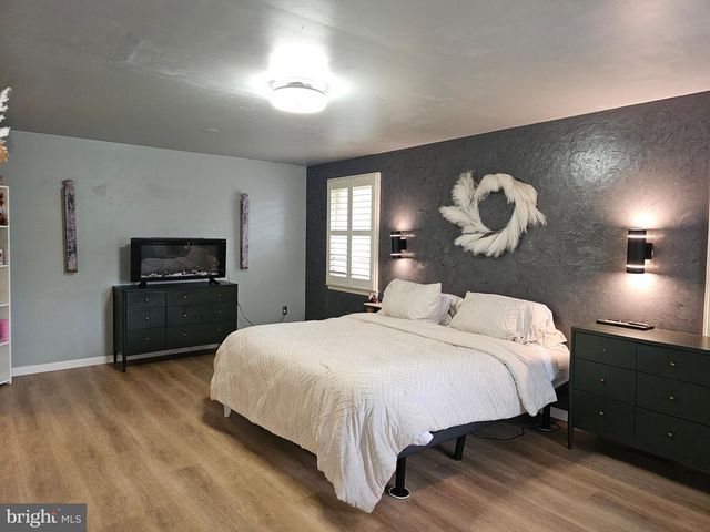 31 SIGNAL HILL DR, Voorhees, NJ 08043