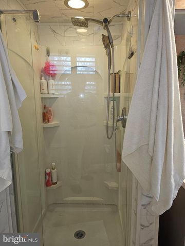 31 SIGNAL HILL DR, Voorhees, NJ 08043