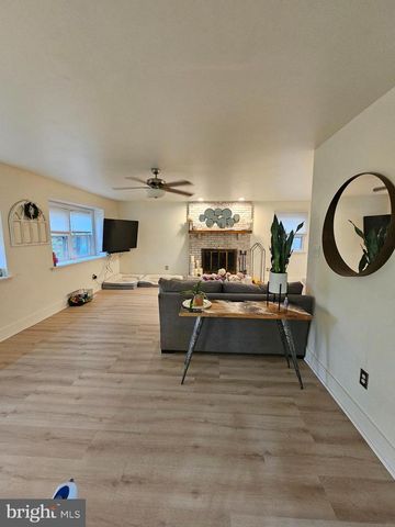 31 SIGNAL HILL DR, Voorhees, NJ 08043