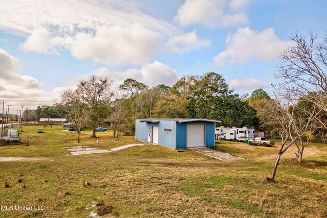 8735 Old Stage Road, Moss Point, MS 39562