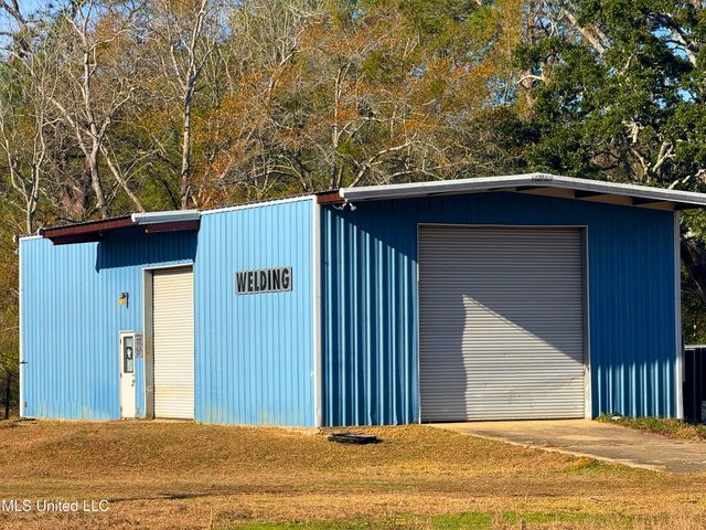 8735 Old Stage Road, Moss Point, MS 39562