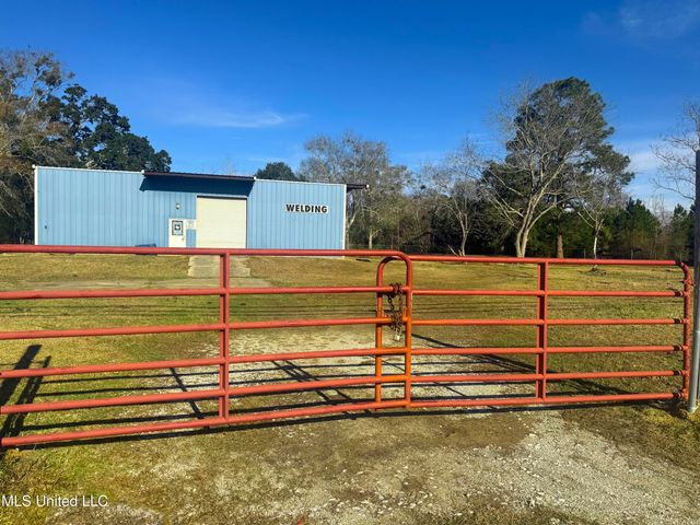 8735 Old Stage Road, Moss Point, MS 39562
