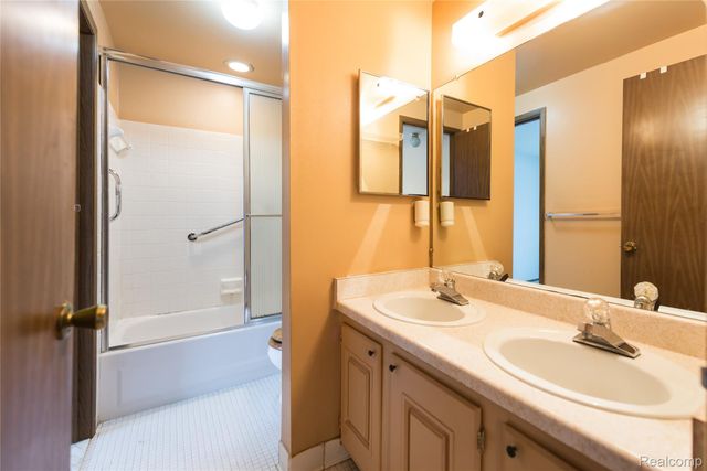 22747 Cranbrooke Drive, Novi, MI 48375