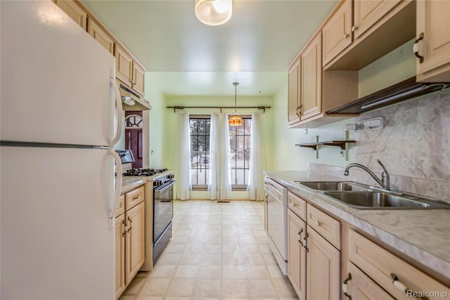 22747 Cranbrooke Drive, Novi, MI 48375