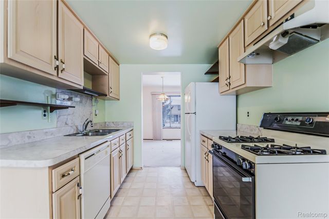 22747 Cranbrooke Drive, Novi, MI 48375