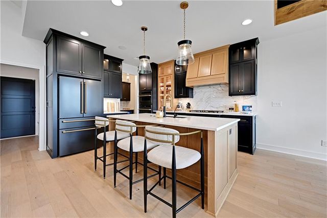 24991 W 98th Place, Lenexa, KS 66227
